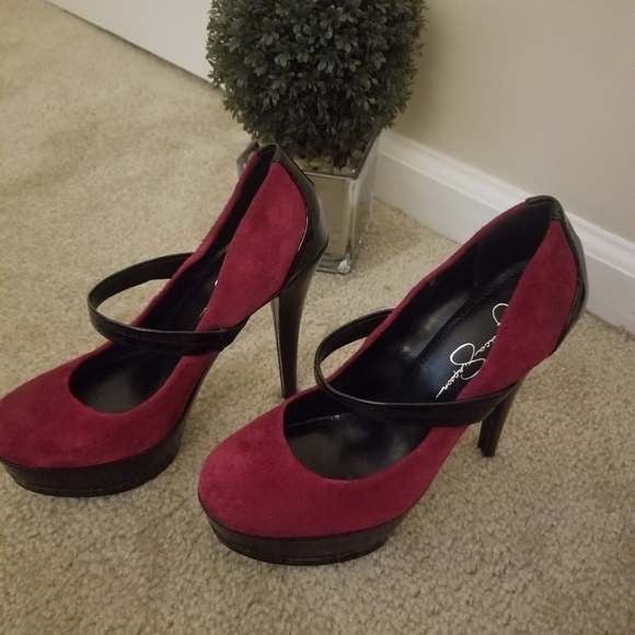 Shoe - Picture 1 of 8